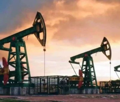 No LPG Shortage in India, Says Oil Minister Amid Panic Buying Concerns